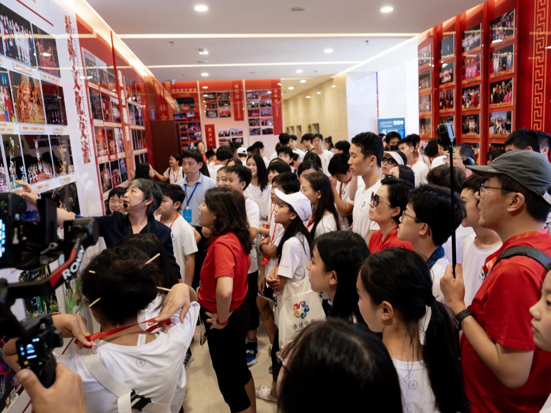 海外华裔青少年走进河北省杂技团——感受杂技艺术的魅力