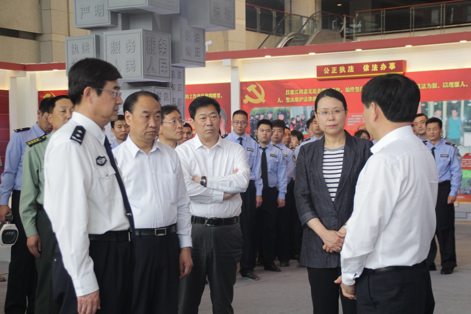 吕建江同志先进事迹图片展在石家庄市人民会堂开展