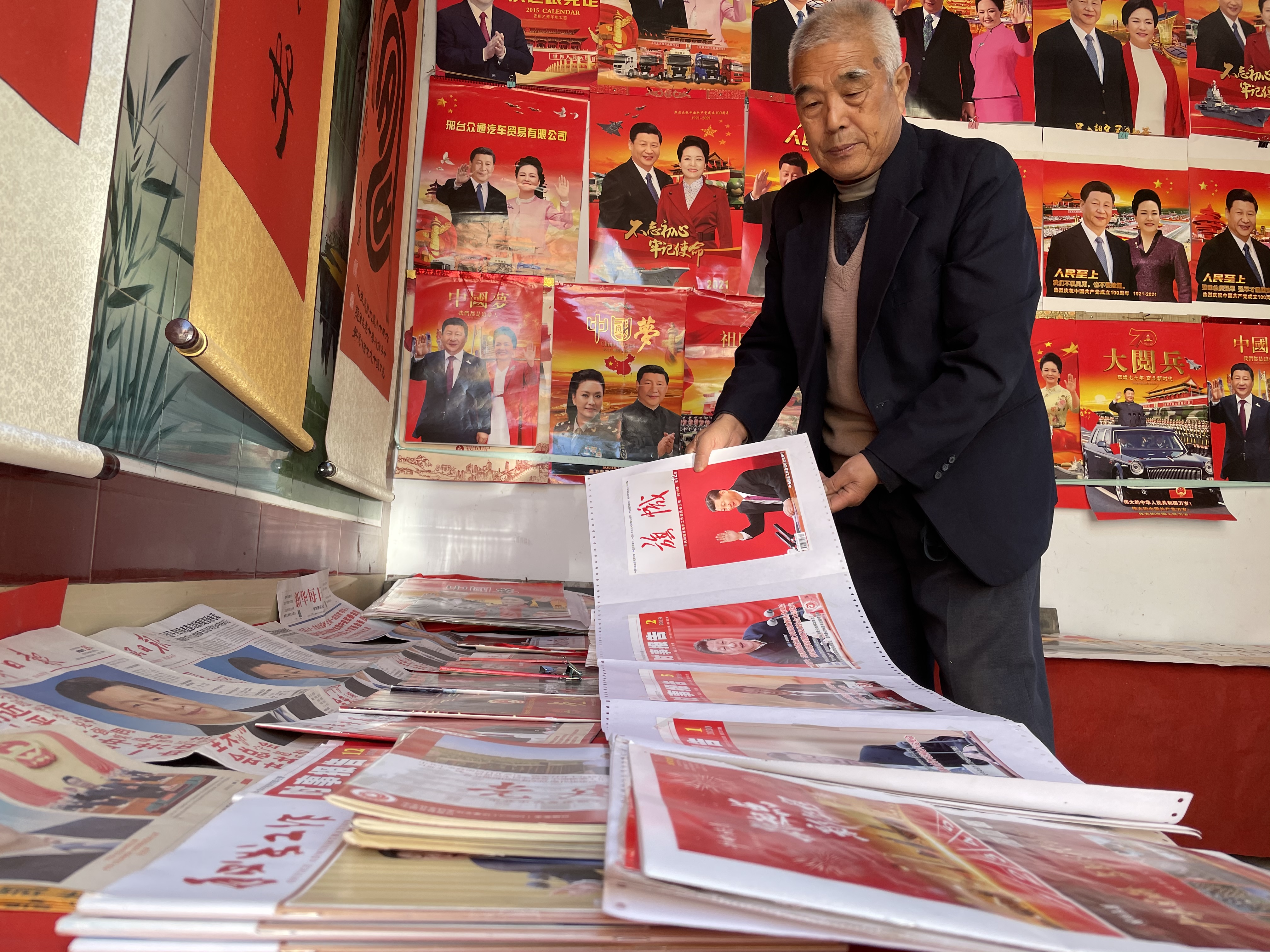 85岁老人举办红色藏书展迎建党100周年